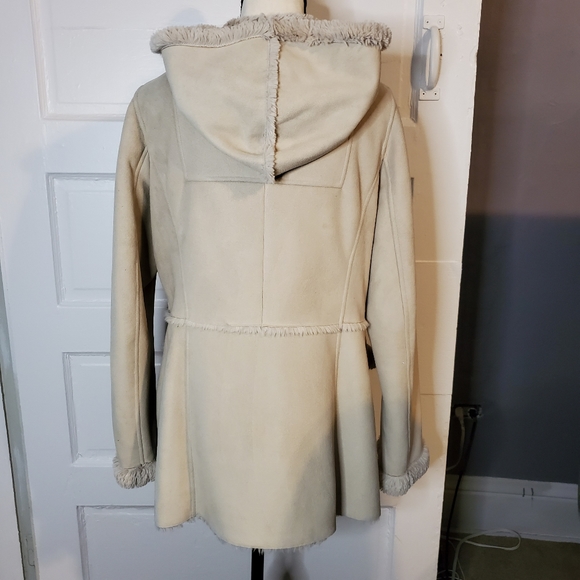 Jones New York Small Suade & Faux Fur Coat. - Picture 7 of 13